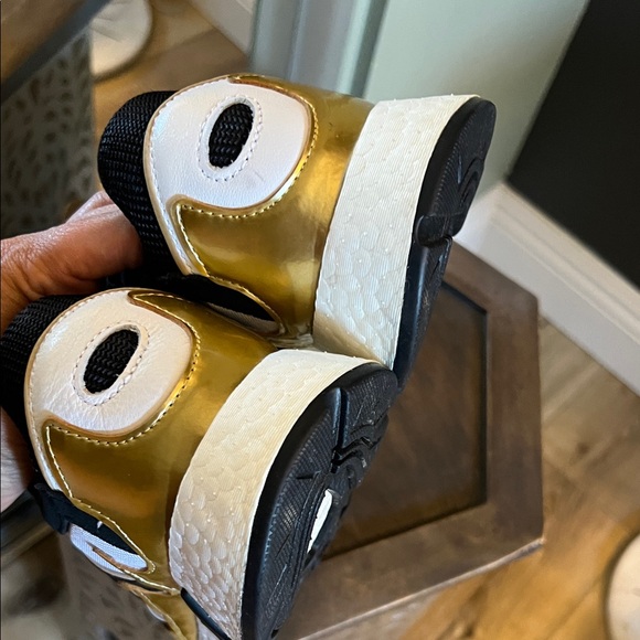 🛑 1 hour sale. Adidas Black and Gold Athletic Shoes - Picture 8 of 10